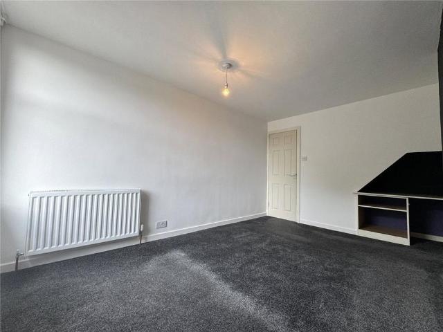 3 bedroom end of terrace house to rent