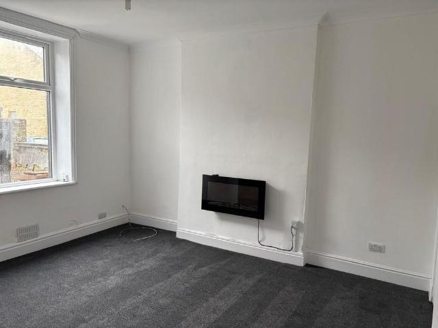 3 bedroom end of terrace house to rent