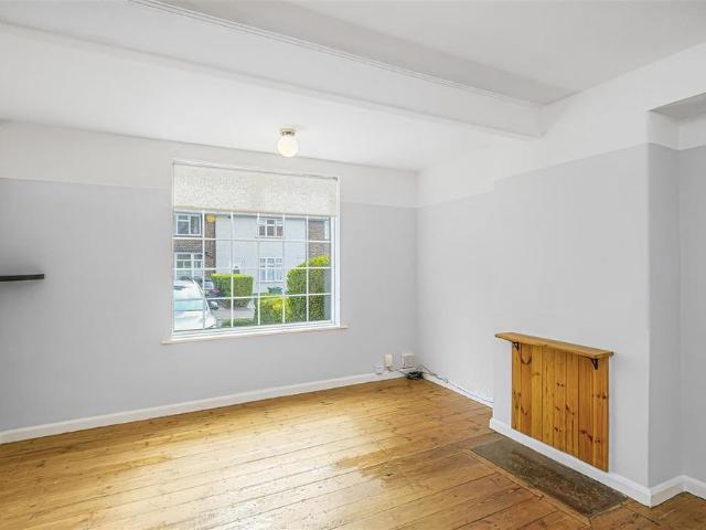 3 bedroom end of terrace house to rent