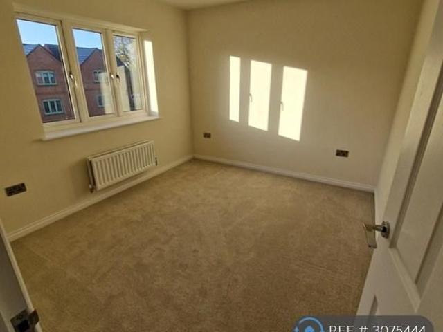 3 bedroom end of terrace house to rent
