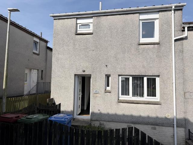 3 bedroom end of terrace house to rent