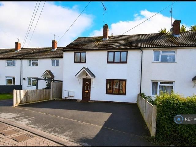 3 bedroom end of terrace house to rent