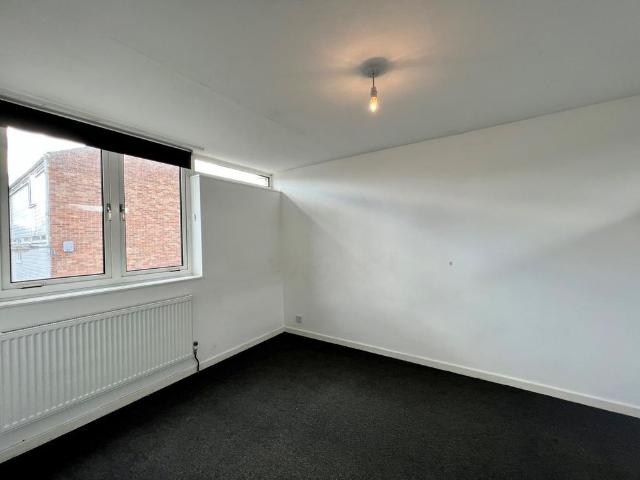 3 bedroom end of terrace house to rent