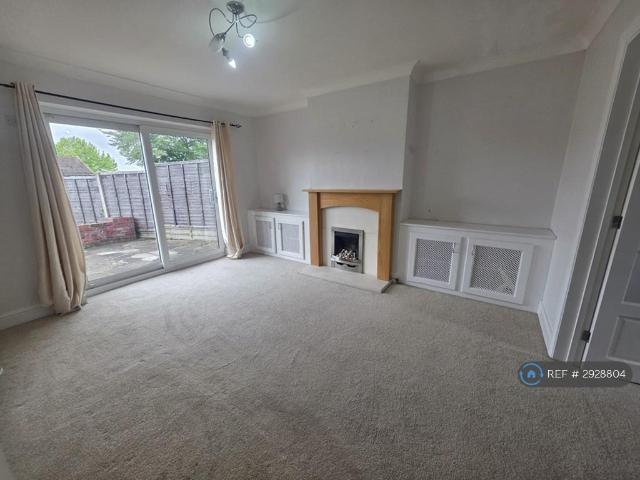 3 bedroom end of terrace house to rent