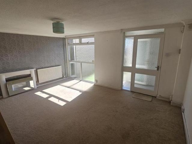 3 bedroom end of terrace house to rent