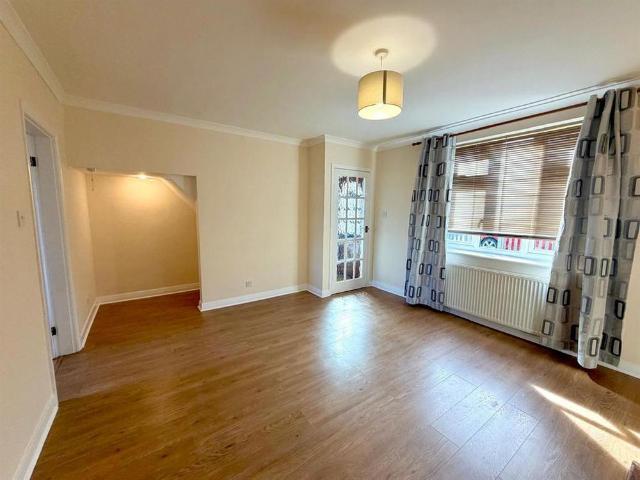 3 bedroom end of terrace house to rent