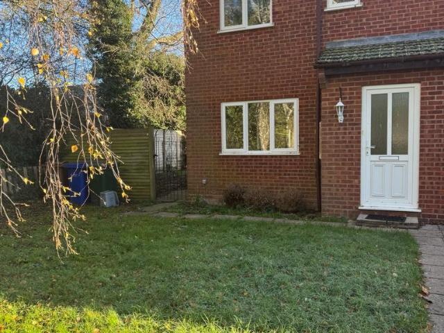 3 bedroom end of terrace house to rent