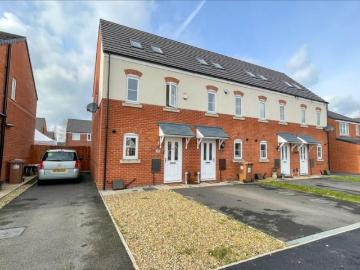 3 bedroom end of terrace house to rent