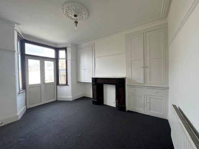 3 bedroom end of terrace house to rent
