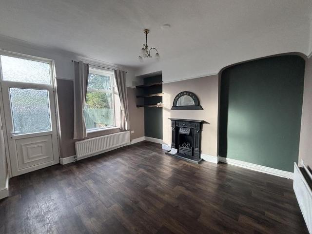3 bedroom end of terrace house to rent