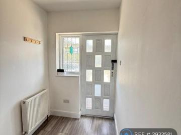 3 bedroom end of terrace house to rent