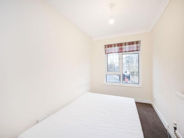 3 bedroom end of terrace house to rent