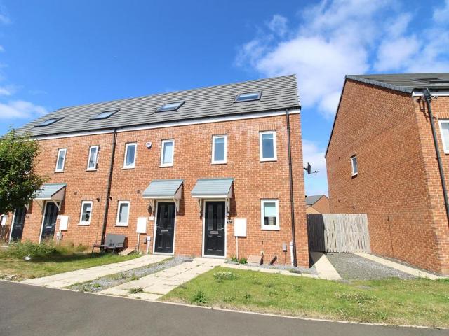3 bedroom end of terrace house to rent