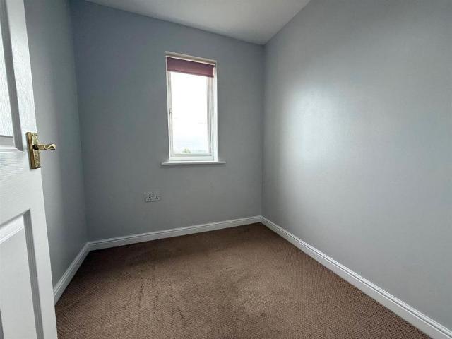 3 bedroom end of terrace house to rent