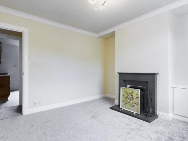 3 bedroom end of terrace house to rent