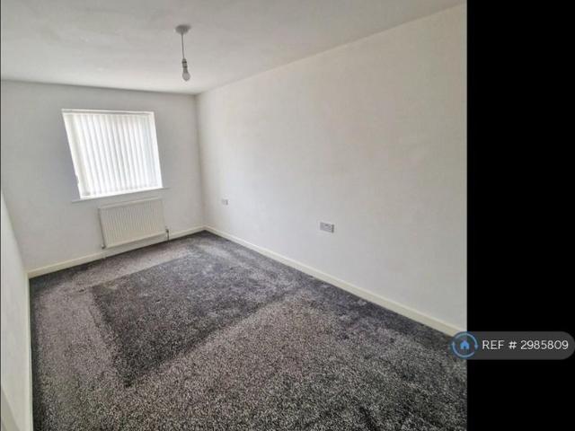 3 bedroom end of terrace house to rent