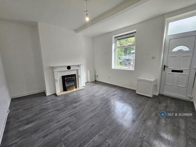 3 bedroom end of terrace house to rent