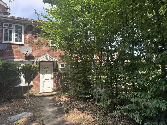 3 bedroom end of terrace house to rent