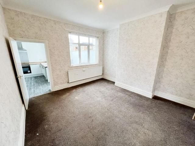 3 bedroom end of terrace house to rent