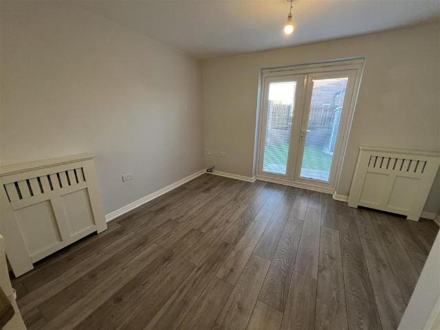 3 bedroom end of terrace house to rent