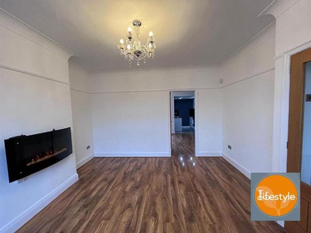 3 bedroom end of terrace house to rent