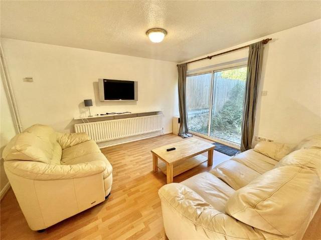 3 bedroom end of terrace house to rent