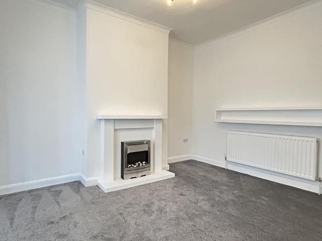 3 bedroom end of terrace house to rent