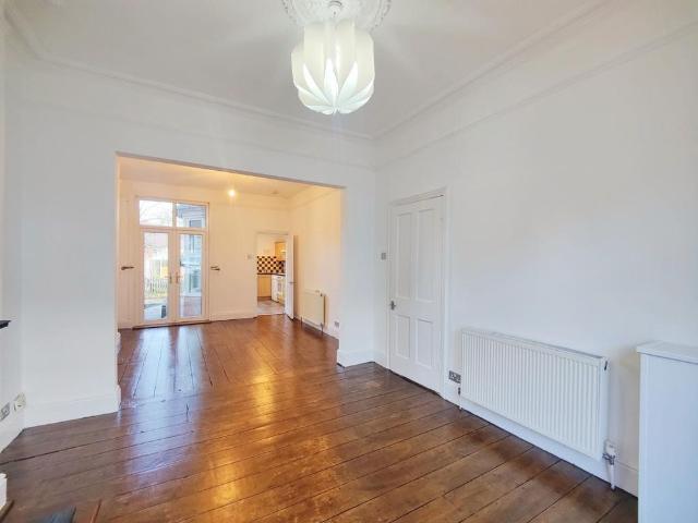 3 bedroom end of terrace house to rent
