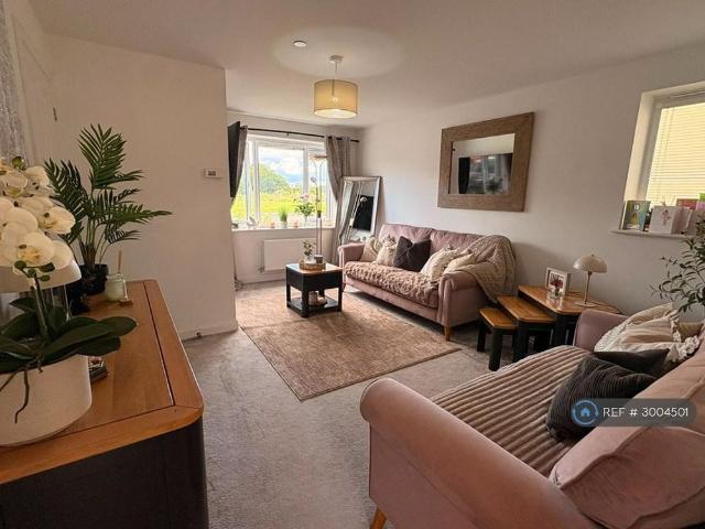 3 bedroom end of terrace house to rent