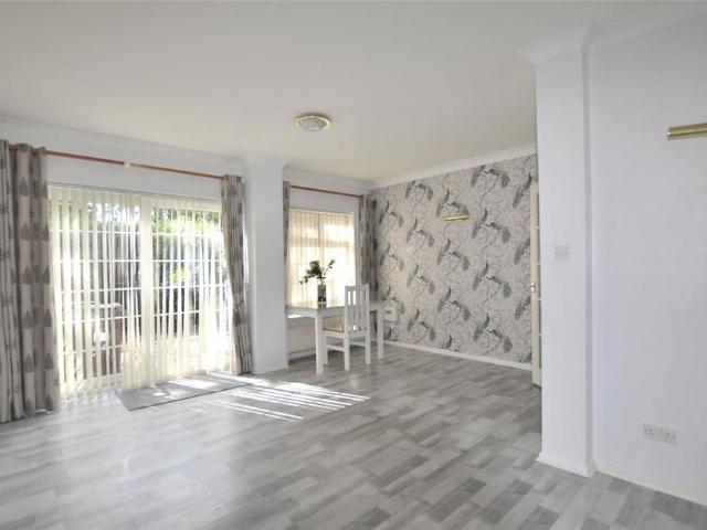 3 bedroom end of terrace house to rent