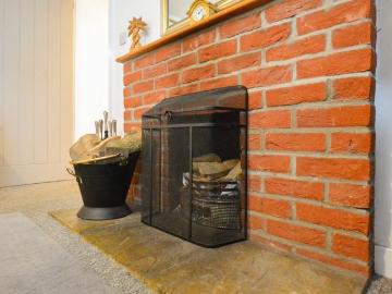 3 bedroom end of terrace house to rent