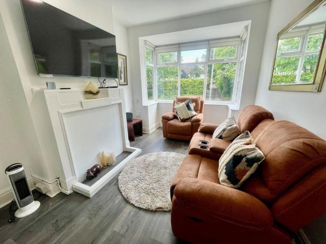 3 bedroom end of terrace house to rent