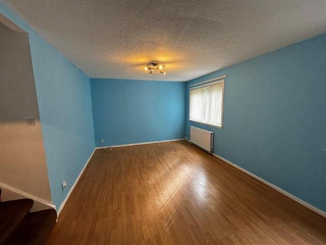 3 bedroom end of terrace house to rent