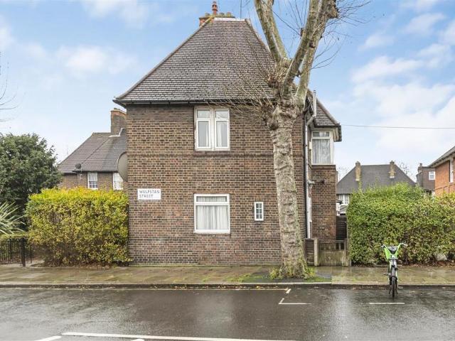 3 bedroom end of terrace house to rent