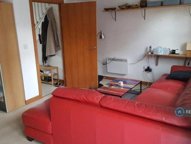 3 bedroom end of terrace house to rent