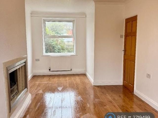 3 bedroom end of terrace house to rent
