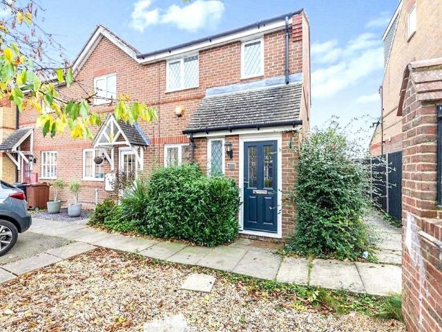 3 bedroom end of terrace house to rent