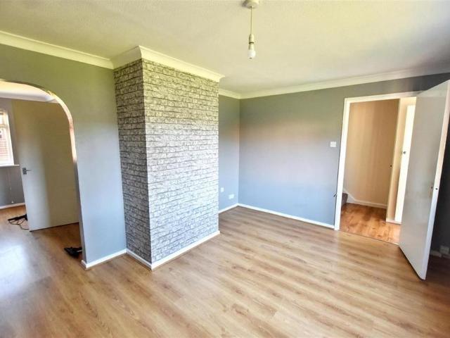 3 bedroom end of terrace house to rent