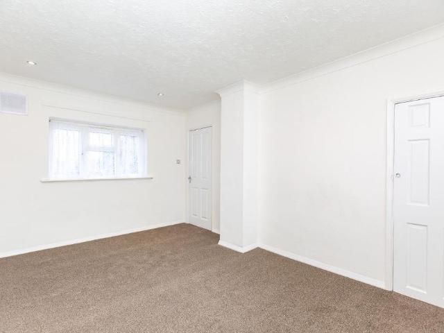 3 bedroom end of terrace house to rent