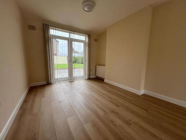 3 bedroom end of terrace house to rent