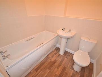 3 bedroom end of terrace house to rent