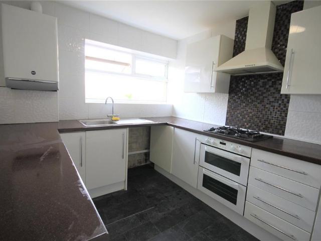 3 bedroom end of terrace house to rent