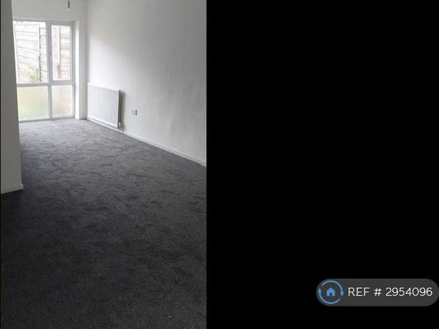 3 bedroom end of terrace house to rent