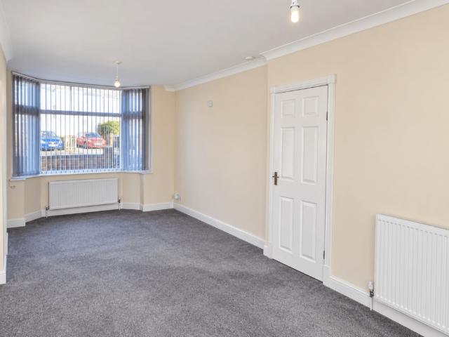 3 bedroom end of terrace house to rent