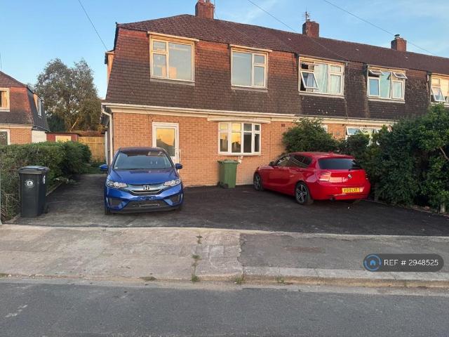 3 bedroom end of terrace house to rent