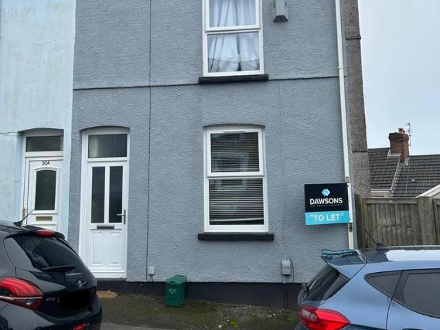 3 bedroom end of terrace house to rent