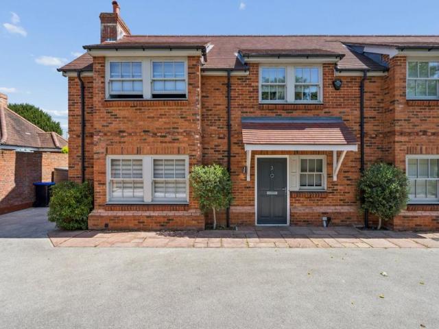 3 bedroom end of terrace house to rent