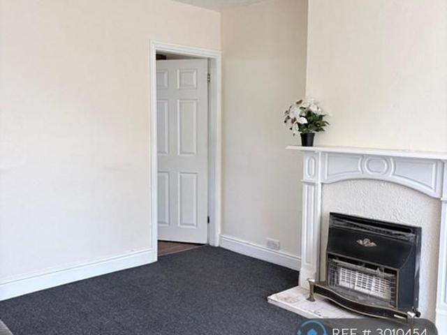 3 bedroom end of terrace house to rent