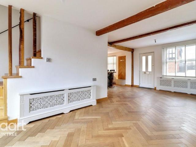 3 bedroom end of terrace house to rent