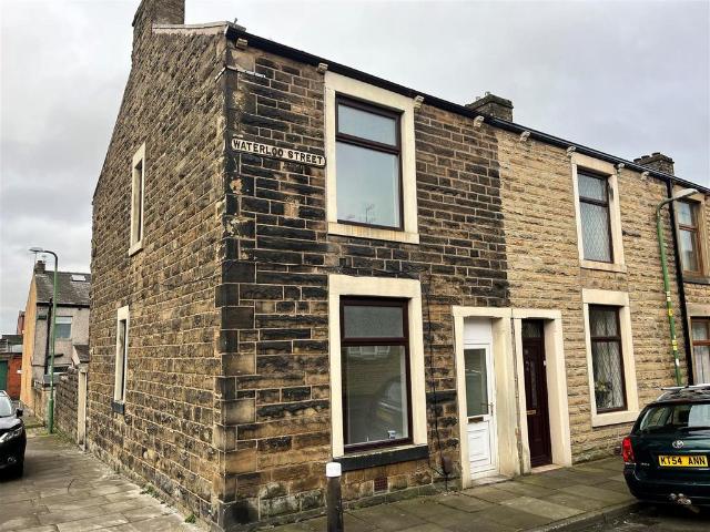 3 bedroom end of terrace house to rent